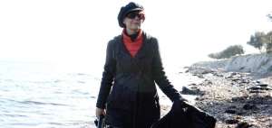 La artista y activista estadounidense, Susan Sarandon, aparece durante su visita a la isla griega de Lesbos. 