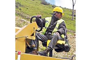 Lim&oacute;n contar&aacute; con equipo caminero