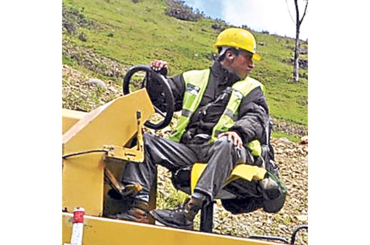 Lim&oacute;n contar&aacute; con equipo caminero