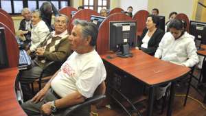 Los ciudadanos de la tercera edad reciben las clases en el infocentro ubicado en la Casa del Museo, en  Riobamba. Foto: Elizabet Maggi para El Tel&eacute;grafo