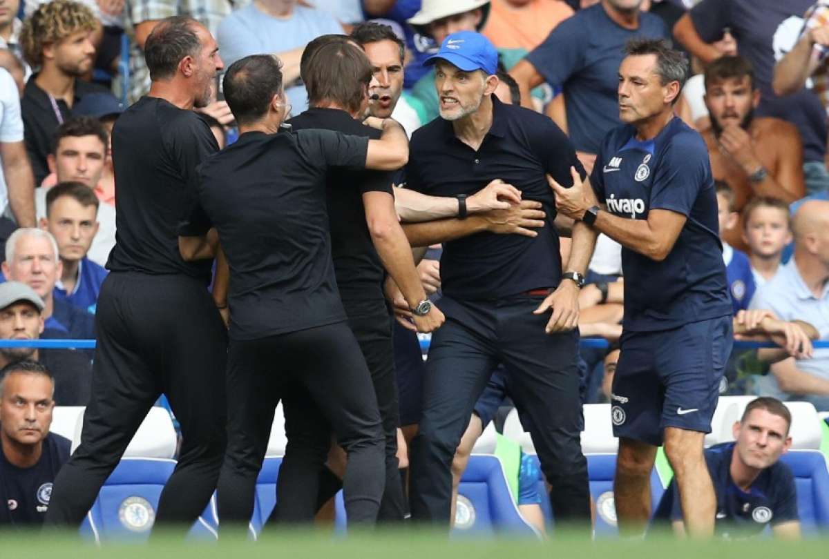 El Telégrafo - Dos entrenadores casi se van a los en un partido de la Premier League