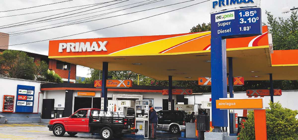 El costo de la gasolina s&uacute;per se fijar&aacute; mensualmente seg&uacute;n el mercado internacional. Las estaciones de Petroecuador ofrecer&aacute;n el valor m&aacute;s econ&oacute;mico para regular la competencia, confirm&oacute; el ministro Carlos P&eacute;rez.