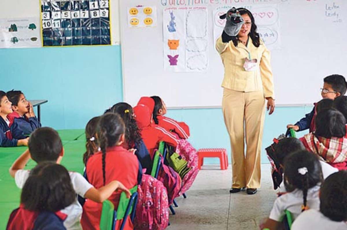 El Ministerio de Educaci&oacute;n espera hasta 2017 contar con una planta docente de m&aacute;s de 133 mil docentes para cumplir los est&aacute;ndares internacionales. Foto: Archivo