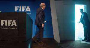 Blatter descarta su salida inmediata de FIFA, pedida por el Parlamento Europeo