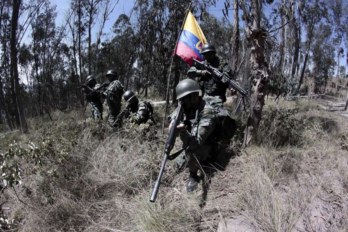El soldado, ejemplo de disciplina y esfuerzo (Portafolio gr&aacute;fico)