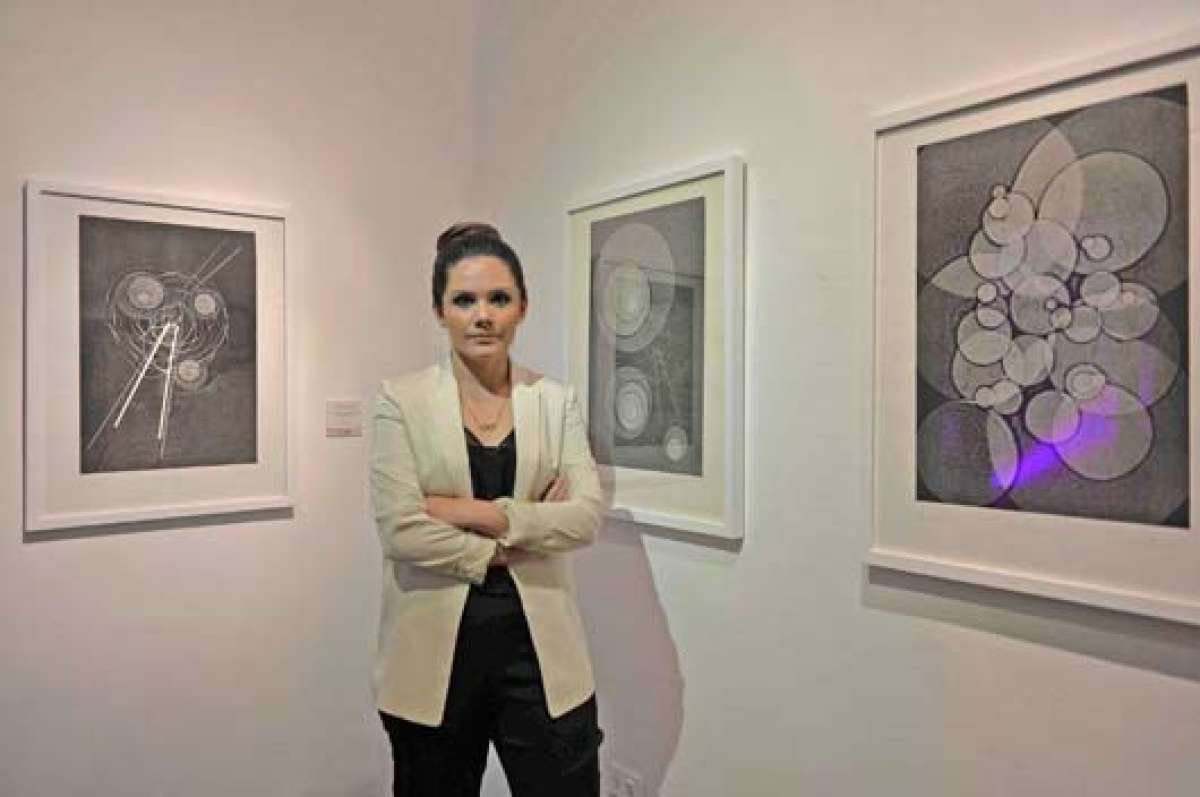 La artista quite&ntilde;a, fundadora del colectivo de arte &lsquo;La Emancipada&rsquo;, explora la feminidad en su primera muestra individual, en Casa de las Artes La Ronda. Foto: Miguel Jim&eacute;nez/El Tel&eacute;grafo