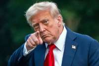Hallan una dedicatoria de Trump en una tarjeta de cumpleaños para Jeffrey Epstein.