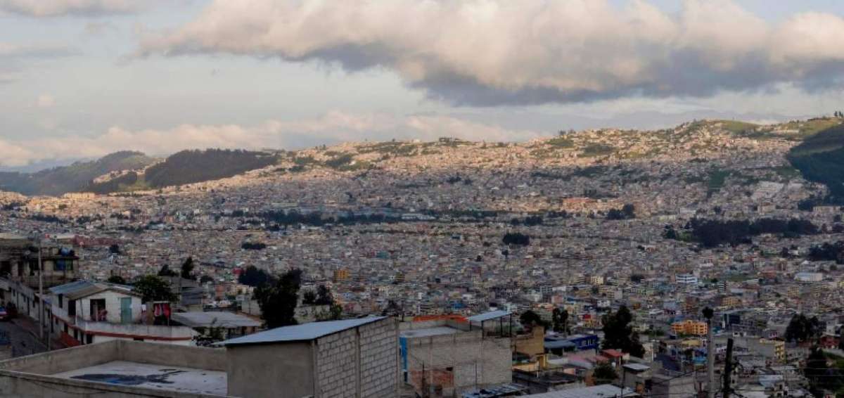 El sur de Quito creci&oacute; exponencialmente a inicios del siglo XX con la industrializaci&oacute;n de Chimbacalle y el emplazamiento de la estaci&oacute;n del tren. Actualmente el sur es uno de los sectores de la ciudad que mayor cantidad de habitantes acoge.