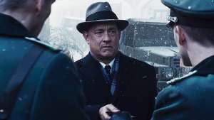 El actor estadounidense Tom Hanks en el papel del abogado neoyorquino James B. Donovan. Foto Internet