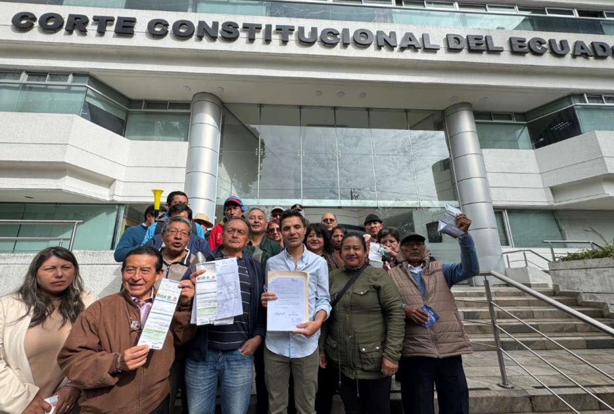 Moradores respaldaron la demanda en contra de la ordenanza que regula el cobro de la recolecci&oacute;n de basura. 