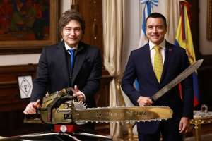 El presidente Daniel Noboa (der.) estará acompañado por la canciller Gabriela Sommerfeld.