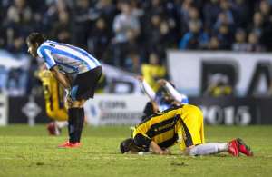 En la revancha, Racing intent&oacute; igualar por lo menos la serie, para lo cual necesitaba marcar por lo menos un tanto, pero choc&oacute; contra la firmeza del arquero Alfredo Aguilar. Foto: Agencia AFP