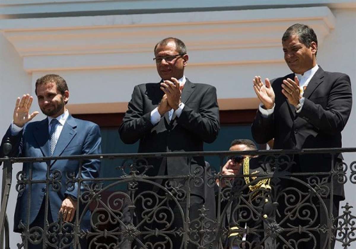  El enviado especial de la Convenci&oacute;n sobre la Prohibici&oacute;n de Minas Antipersonal (Convenci&oacute;n de Ottawa), el pr&iacute;ncipe jordano Mired Raad Al-Hussein (i), el vicepresidente ecuatoriano, Jorge Glas (c), y el presidente Rafael Correa (d). Foto: EFE