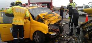 A la altura de Punta Blanca, dos taxis colisionaron. En el accidente murieron 5 personas.