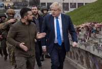 Zelensky y Johnson recorriendo las calles de Kiev hace una semana.