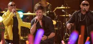 Los cubanos junto al espa&ntilde;ol Enrique Iglesias interpretan Bailando, el tema m&aacute;s sonado en 2014.    