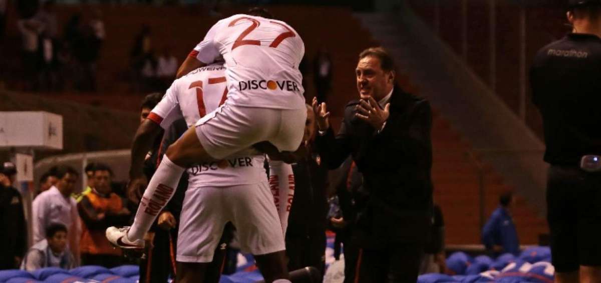 Liga venci&oacute; 2-1 a Delf&iacute;n y eso que err&oacute; 2 penaltis