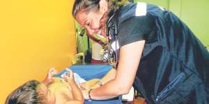 Antoine Costa, especialista en medicina familiar, trabaja en un centro de salud de Guayaquil. Foto: cortes&iacute;a del MSP