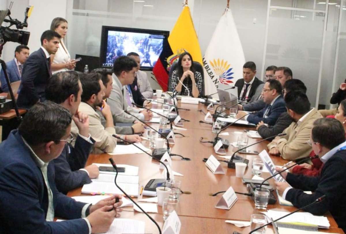 Contratos con Progen y Austral bajo lupa: Asamblea recibió informes de Contraloría