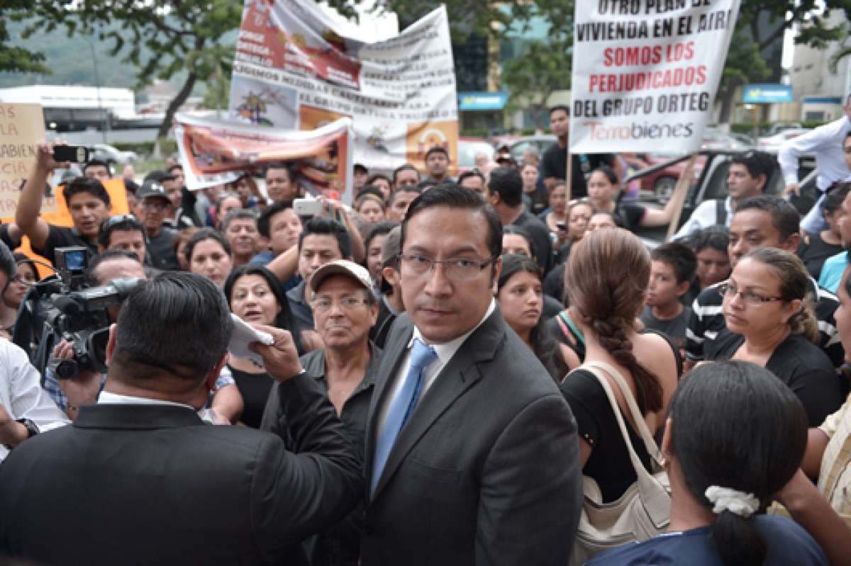 El viernes se realiz&oacute; la formulaci&oacute;n de cargos en contra de Jorge O.T., de Terrabienes. Cientos de afectados acudieron a la Funci&oacute;n Judicial en Guayaquil. Foto: William Orellana / El Tel&eacute;grafo
