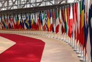 Los ministros de Exteriores de la UE se reúnen el domingo para discutir apoyo militar a Ucrania