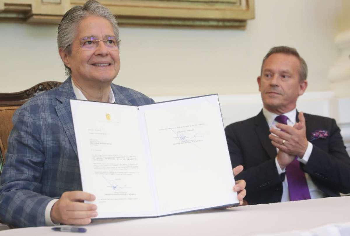 El presidente Guillermo Lasso firmó el decreto con las reformas a la Ley de Comunicación.