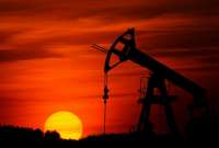Japón busca estabilizar el precio del petróleo
