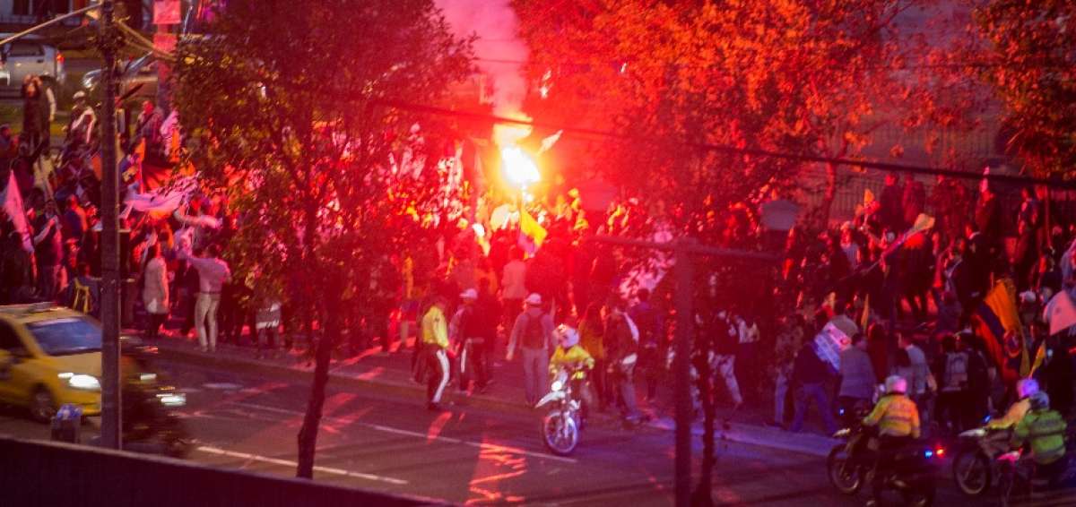 CREO sigui&oacute; protestando con hornado, rezos y huevos