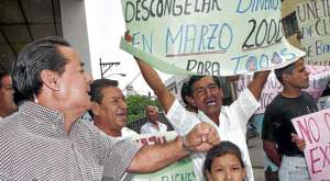 D&iacute;as antes de la ca&iacute;da de Jamil Mahuad se registraron protestas en Guayaquil por la crisis econ&oacute;mica que viv&iacute;a el pa&iacute;s. Foto: Archivo