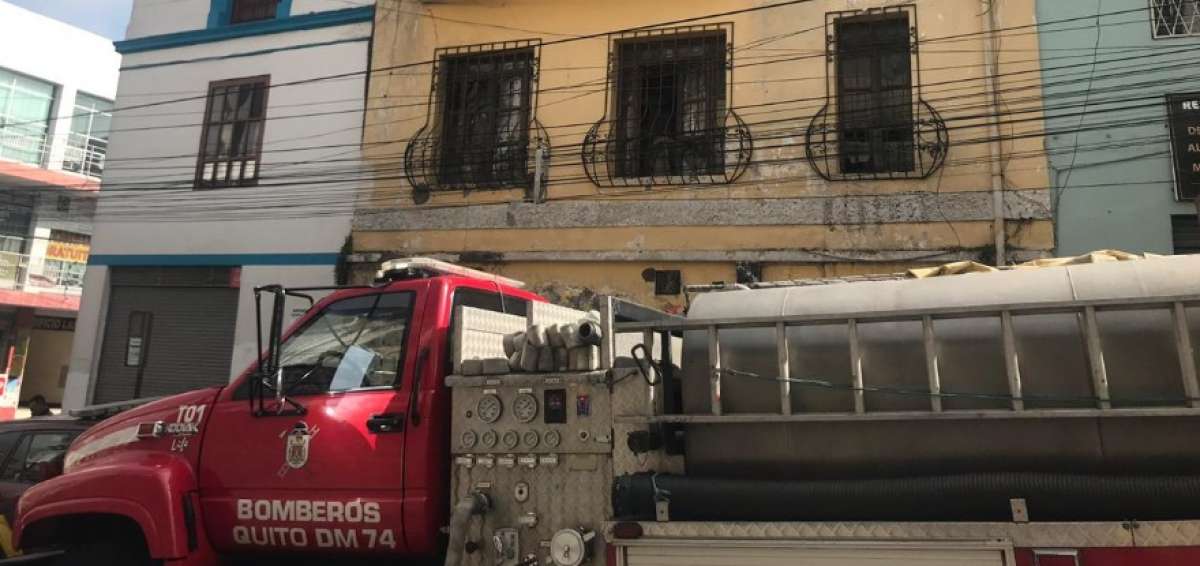 Bomberos contin&uacute;an con pericias para determinar el incendio en La Alameda