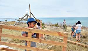 Al ingreso de San Mateo, alumnos de arquitectura de varias universidades construyeron un mirador y un descanso para turistas. Foto: Rodolfo P&aacute;rraga / El Tel&eacute;grafo