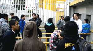 Las boleter&iacute;as en el estadio Ol&iacute;mpico Atahualpa se cerraron esta tarde a las 17:00. La atenci&oacute;n se reanudar&aacute; ma&ntilde;ana a las 10:00. Foto: Santiago Aguirre / El Tel&eacute;grafo