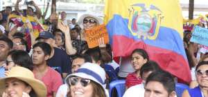 El presidente Rafael Correa dirigi&oacute;  ayer el Enlace Ciudadano desde Santa Elena. Se refiri&oacute; a la estrategia de la oposici&oacute;n para deslegitimar el mandato del presidente electo, Len&iacute;n Moreno. A su criterio, Guillermo Lasso (CREO) tiene un capricho por el poder a costa de la democracia. Por eso llam&oacute; a la unidad nacional.