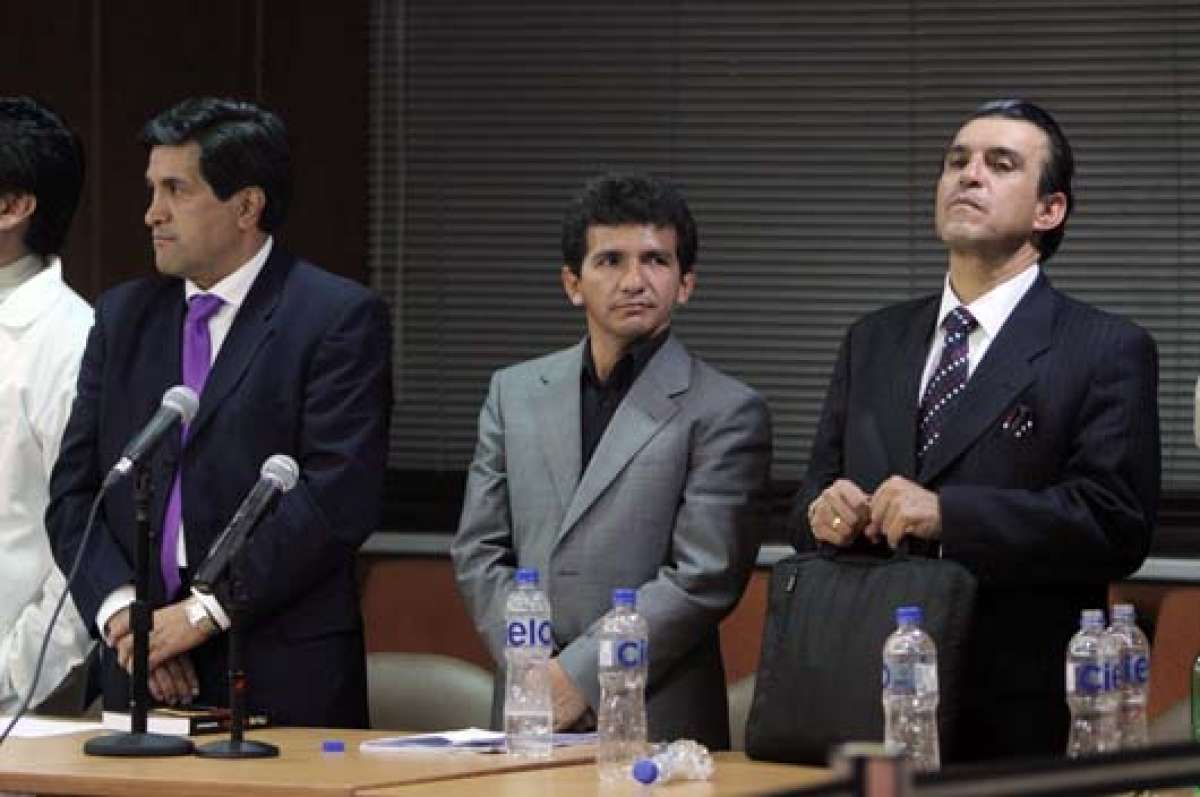 Jim&eacute;nez (c) considera que la sentencia es ilegal. Foto: Archivo