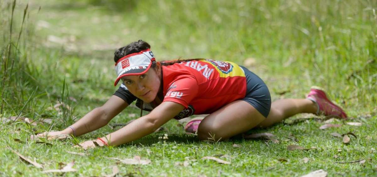 Mar&iacute;a Jos&eacute; en plena sesi&oacute;n de estiramiento en el Parque Metropolitano, uno de sus sitios de entrenamiento. 