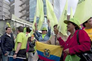 En Quito, la tribuna de Los Shyris fue el punto de reuni&oacute;n de los manifestantes a favor del Gobierno. Foto: Miguel Jim&eacute;nez / El Tel&eacute;grafo