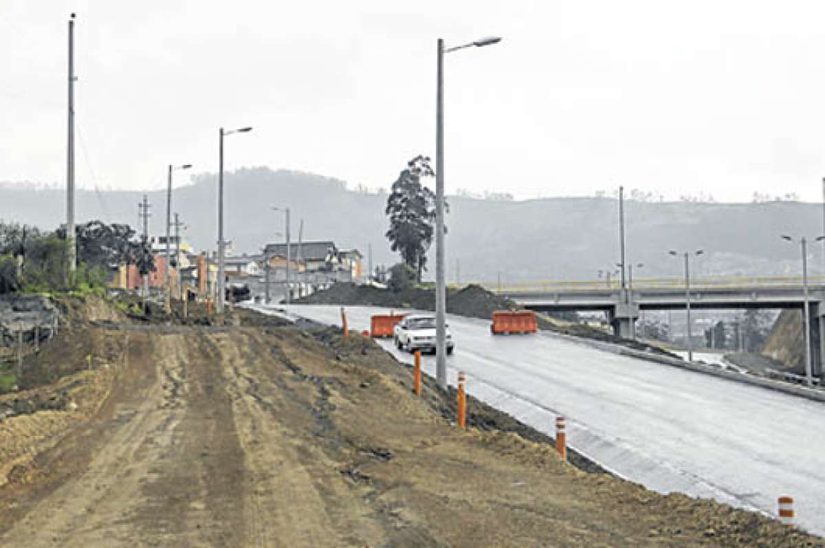 En el barrio La Primavera, en Cumbay&aacute;, varios terrenos fueron expropiados para la construcci&oacute;n de la Fase I de la Ruta VIVA. FOTO: JOHN GUEVARA