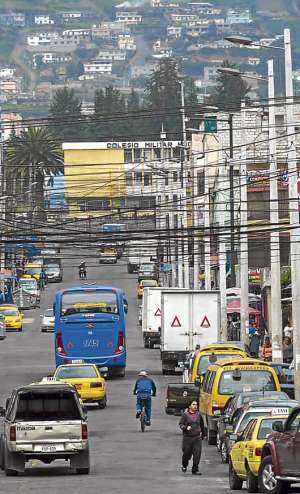 La avenida Michelena vive a un ritmo agitado durante todo el d&iacute;a