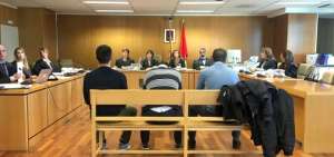 Tres j&oacute;venes fueron acusados de violaci&oacute;n sexual grupal a una joven, de 19 a&ntilde;os, en Sevilla Espa&ntilde;a. Ellos recibieron sentencia de 14 a&ntilde;os de prisi&oacute;n.
