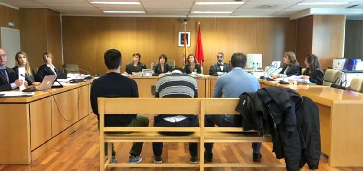 Tres j&oacute;venes fueron acusados de violaci&oacute;n sexual grupal a una joven, de 19 a&ntilde;os, en Sevilla Espa&ntilde;a. Ellos recibieron sentencia de 14 a&ntilde;os de prisi&oacute;n.