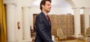 Long dimiti&oacute; a trav&eacute;s de una extensa carta dirigida al Jefe de Estado.