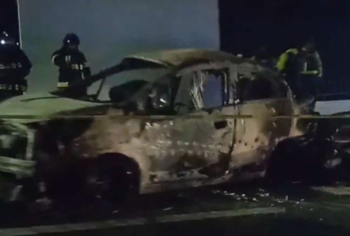 El Ecu 911 informó que una vehículo se incendió al sur de Quito.