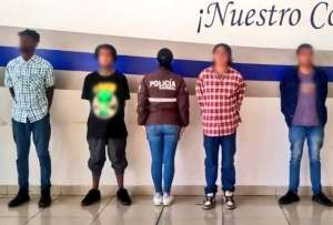 Policía captura a presuntos integrantes de &#039;Los Lobos&#039; que &#039;vacunaban&#039; en Quito