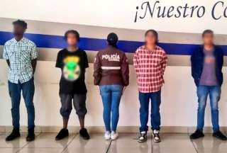 Policía captura a presuntos integrantes de 'Los Lobos' que 'vacunaban' en Quito