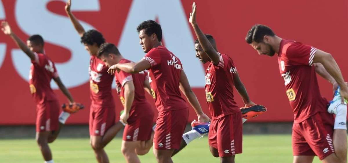 La selecci&oacute;n peruana se entren&oacute; ayer a doble jornada en el Estadio Nacional de Lima, escenario donde enfrentar&aacute; esta noche a la Vinotinto. 