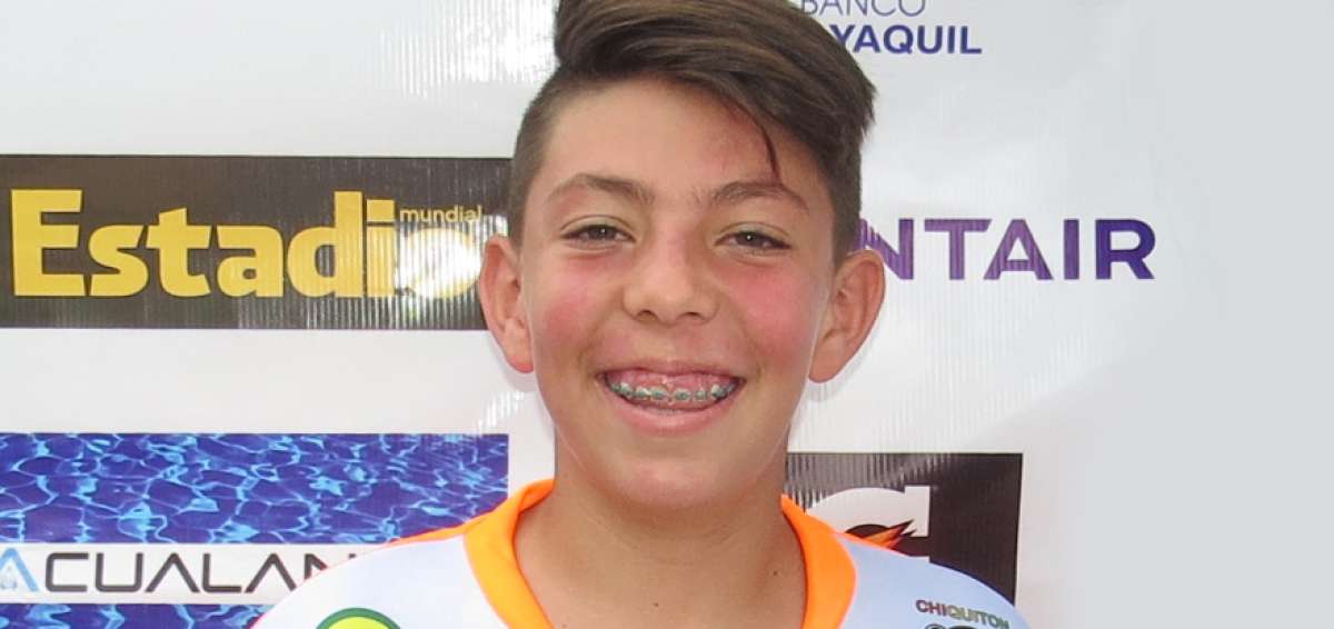 Felipe, el hijo del arquero Esteban Dreer, campe&oacute;n de tenis en la Copa Pentair Ecuajunior