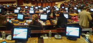 Dentro del pleno de la Asamblea Nacional no hubo ning&uacute;n voto en contra. Las 9 abstenciones correspondieron a la bancada de CREO.