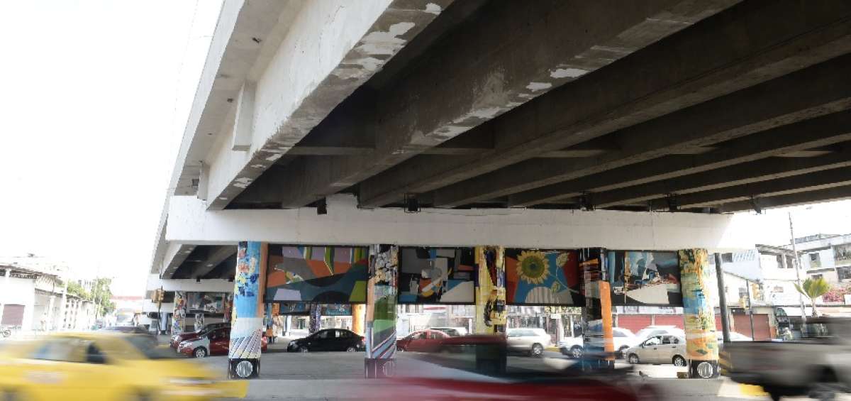 Un puente ubicado en la av. 25 de Julio result&oacute; afectado tras el choque de un cami&oacute;n.