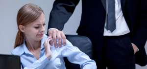 El acoso sexual en el trabajo crea un ambiente intimidatorio
