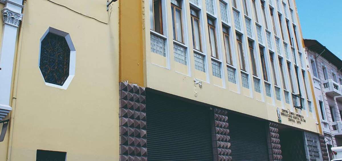 Laboratorio del IESS recibe la acreditaci&oacute;n ISO